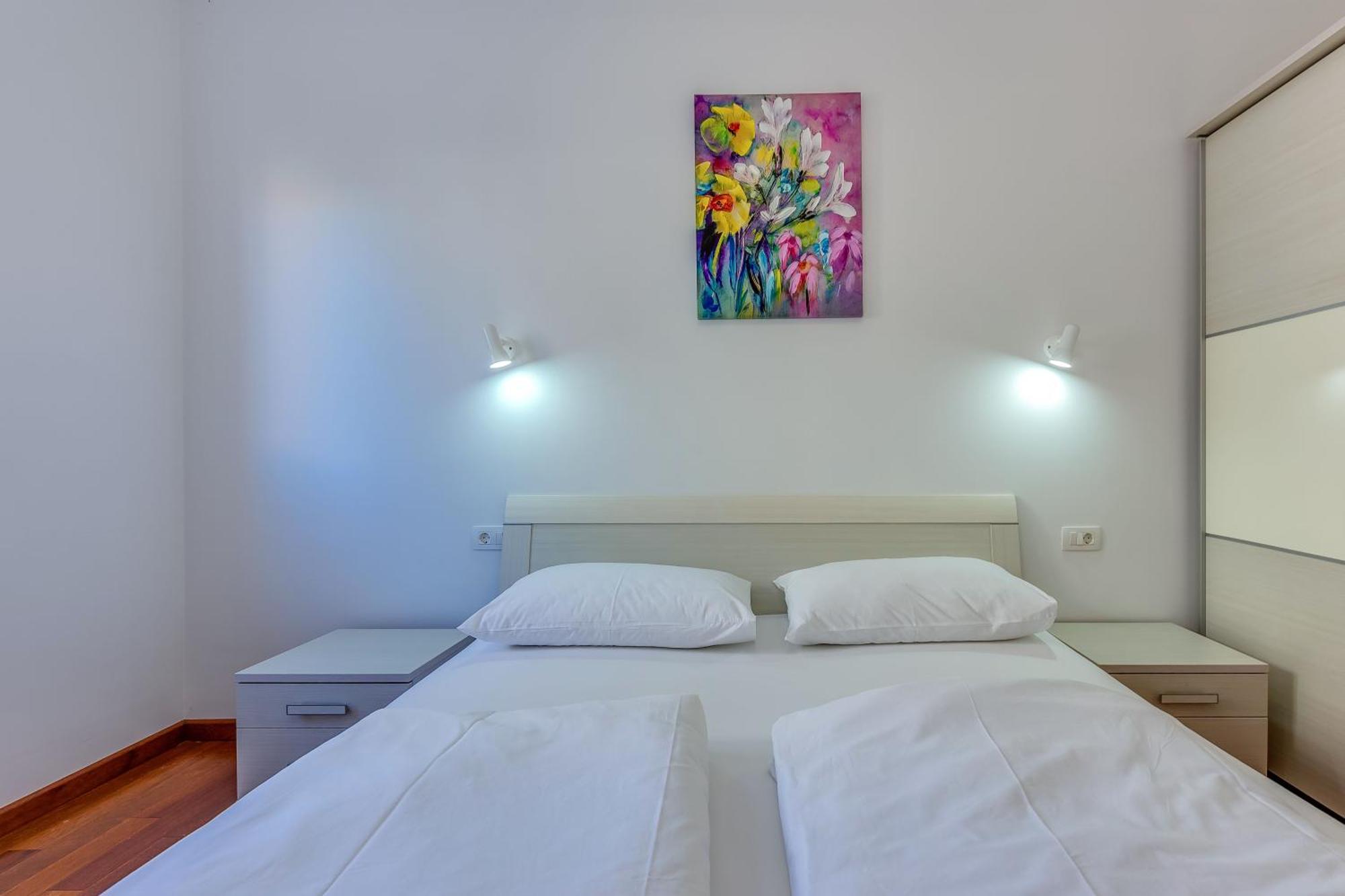 Host Apartment *